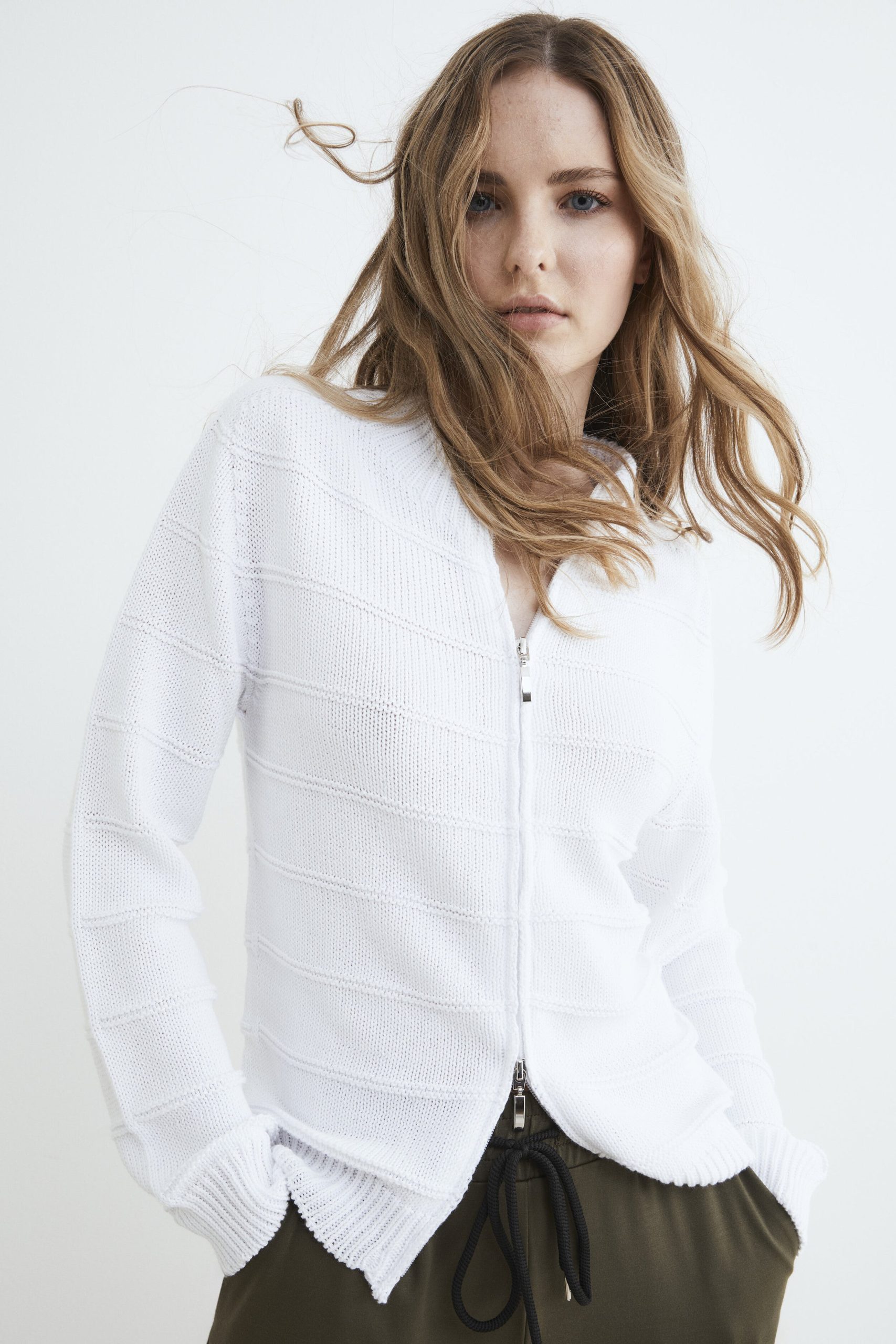 cardigan-con-zip-donna-252gnx-1.jpg